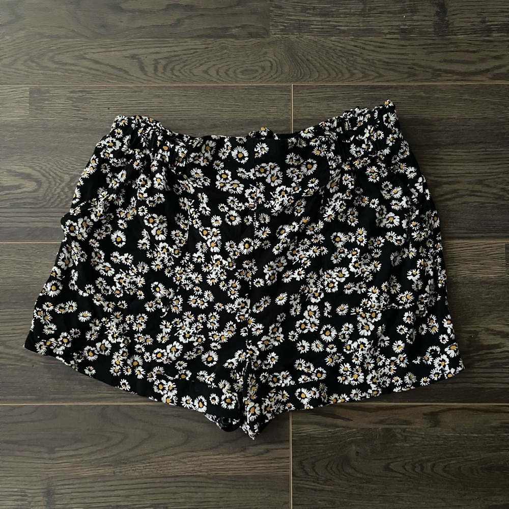 Joe B High Waist Black and White Floral Shorts